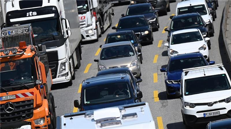 Lange Staus auf A7: Tunnel in Schnelsen bis Montag gesperrt Bereits am Samstagvormittag kommt es zu ersten Staus auf der A7. (Symbolbild)