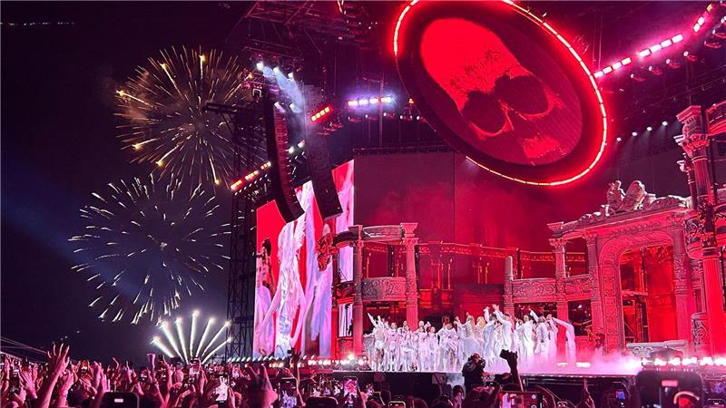 Lady Gaga gibt kostenlose Mega-Show an der Copacabana Bereits am Vorabend des Konzerts waren die ersten Fans von Lady Gaga an die Copacabana gekommen, um sich einen guten Platz zu sichern.