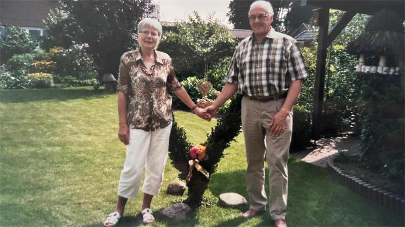 Fast kam die Mauer dazwischen: Kochs feiern 65 Ehejahre in Ahlerstedt Bereits die Goldene Hochzeit feierten Erika und Erich Koch im engen Familienkreis.