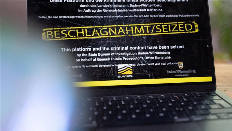 Ermittler kappen Tausende Nummern von mutmaßlichen Betrügern Bereits im Juni und Oktober haben die Ermittler mehr als 2.200 betrügerische Internetseiten abgeschaltet. (Symbolbild)