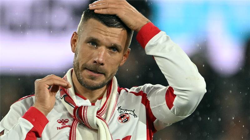 Bereits im November war Lukas Podolski durch ein grobes Foul aufgefallen.