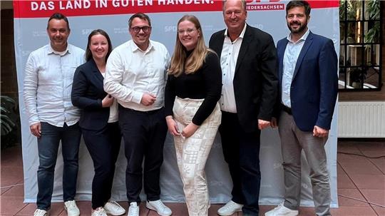 Bereits im Wahlkampfmodus für die Europawahl im kommenden Jahr (von links): Oliver Lottke, MdL (von links), Corinna Lange, MdL, Tieme Woelken, MdEP, Spitzenkandidatin im Bezirk Nord-Niedersachsen, Kristi Elle, Uwe Santjer, Bezirksvorsitzender, Daniel Schneider, MdB. Foto: SPD