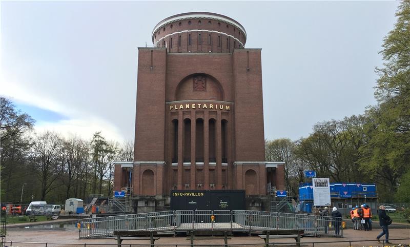 Bereits seit August vergangenen Jahres wird am Umbau des Planetariums gearbeitet. Am Dienstag wurde Richtfest gefeiert. Foto Adams