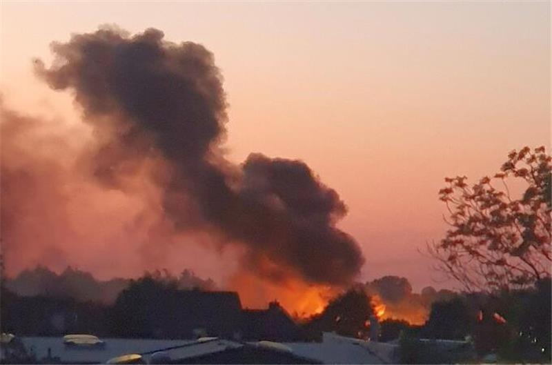 Bereits vom Feuerwehrhaus Hansestraße war der Brand zu sehen.