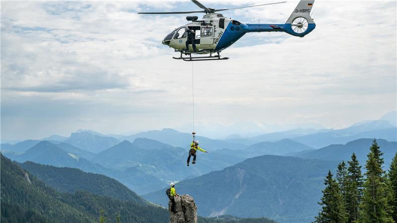 Leichtsinn am Berg: Mit dem Kleiderbügel im Steig Bergretter geraten bei Rettungen manchmal selbst in Lebensgefahr (Archivbild)