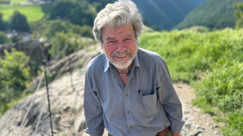 Bergsteiger-Legende Messner amüsiert sich über Outdoor-Klamotten in Fußgängerzonen. (Archivbild)