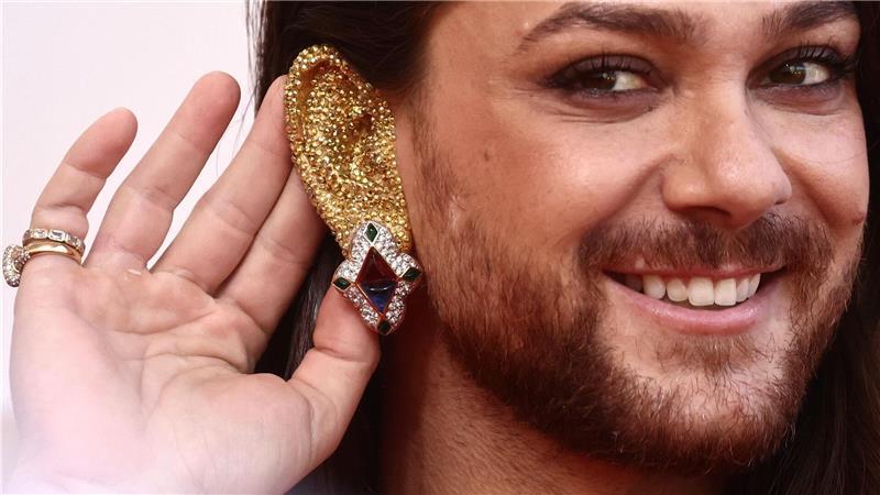 Berlin am Palais am Funkturm: Riccardo Simonetti erscheint zum Deutschen Filmpreis mit auffälligem Ohrschmuck