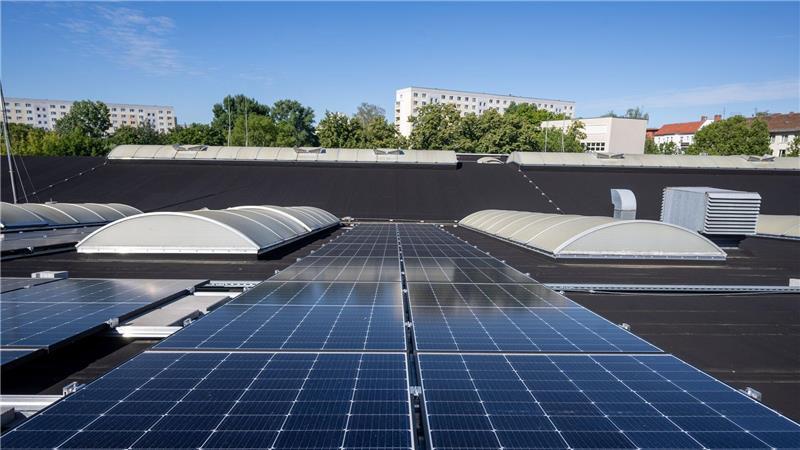 Berlin setzt beim Ausbau der Solarenergie verstärkt auf große Dächer. (Archivfoto)
