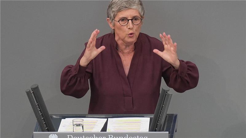 Merz im Verteidigungsmodus: Reformen sind kein Kahlschlag Berlin statt New York: Haßelmann kritisiert Abwesenheit des Kanzlers bei UN-Vollversammlung.