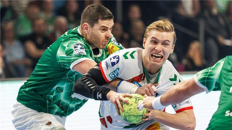 Berlins Mijajlo Marsenic (l.) und Magdeburgs Gisli Kristjansson stehen sich am Samstag erneut gegenüber. (Archivbild)