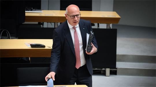 Berlins Regierender Bürgermeister Kai Wegner (CDU) ist unter verstärktem Druck. (Archivbild)