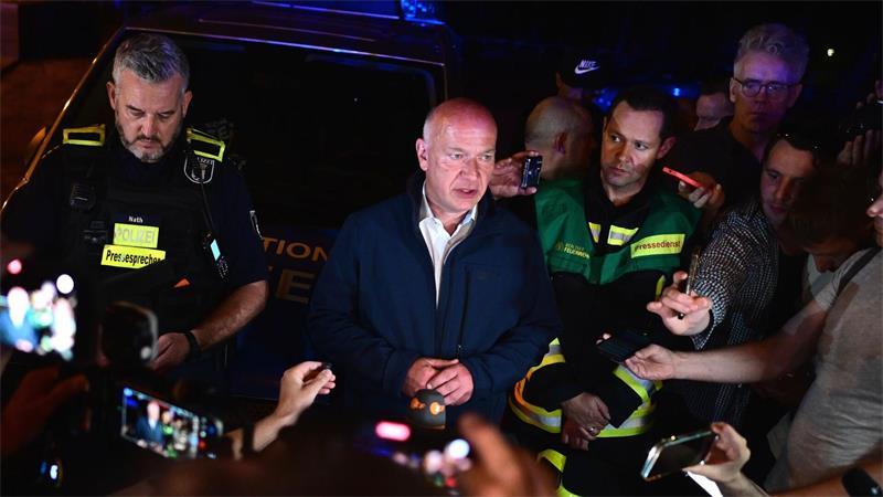 „Es trifft unsere Stadt mitten ins Herz“ Berlins Regierender Bürgermeister Kai Wegner ist vor Ort.