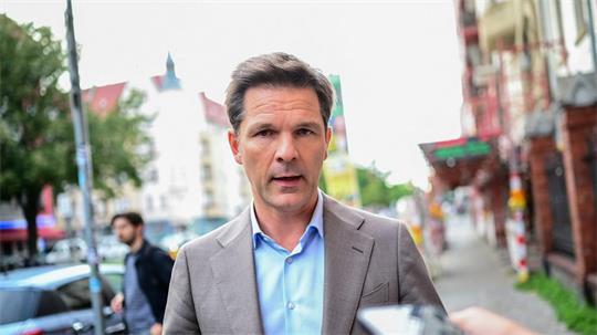 Berlins SPD-Spitzenkandidat Steffen Krach hat angesichts von Ermittlungen der Staatsanwaltschaft Hannover Vorwürfe zurückgewiesen.