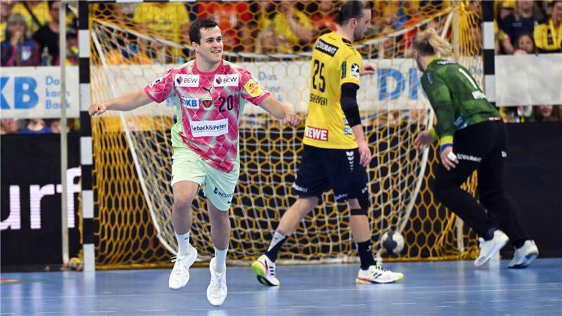 „Feiern die ganze Nacht“: Berlin erfüllt sich Titeltraum Berlins Tim Freihöfer darf jubeln.