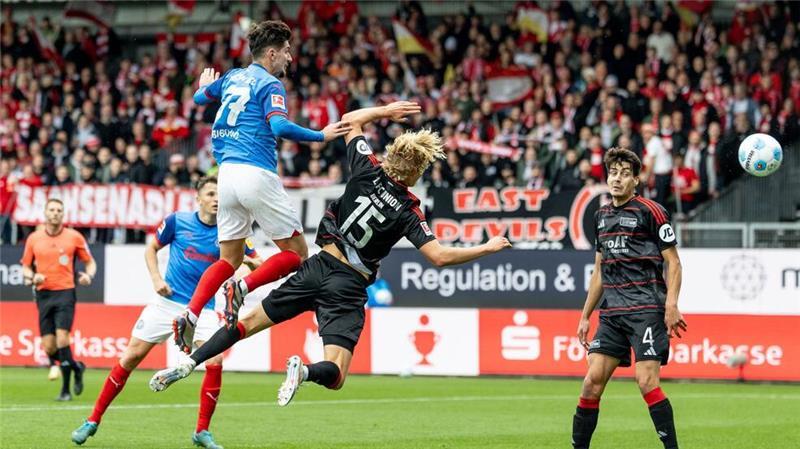 2:0 bei Rothe-Rückkehr in Kiel: Union siegt wieder auswärts Berlins Tom Rothe (3. v. l.) leitete das 1:0 der Berliner in Kiel ein.