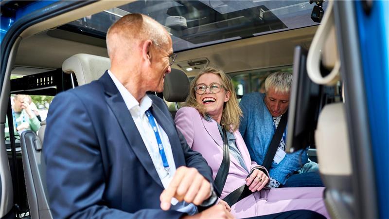 Fahrerlos durch die Staustadt Berlin? Berlins Verkehrssenatorin Ute Bonde setzt auf autonomes Fahren und hofft auch einen raschen Einsatz fahrerloser Shuttle im Stadtverkehr.