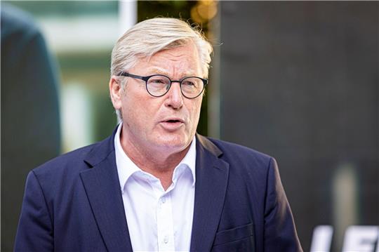 Bernd Althusmann (CDU), Verkehrsminister von Niedersachsen, spricht.