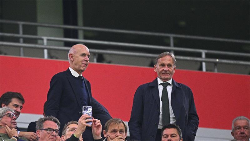Bernd Neuendorf und Hans-Joachim Watzke (r) sprechen sich gegen Gianni Infantino aus. (Archivbild)