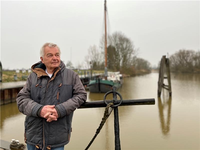 Neuer Hafen-Chef beklagt Verschlickung in Borstel Bernd Sänger ist der neue Vorsitzende des Vereins Borsteler Hafen. Sein Ziel: Maritime Geschichte und Naturerlebnis verbinden. Fotos: Vasel