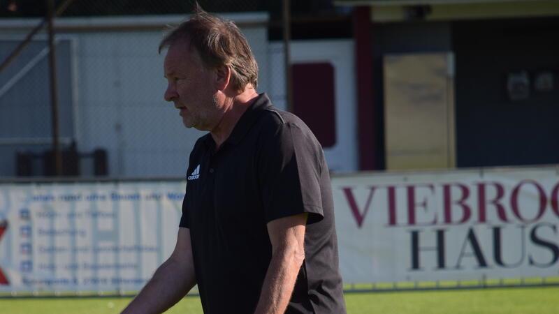 Wangersens Frauen gelingt Sensation gegen Schneverdingen Bernd Schnackenberg trieb seine Mannschaft so richtig und erfolgreich an.