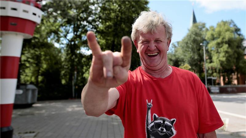 Warum sich Bernd Schütt-Benthin auf „sein“ Deichbrand-Festival freut Bernd Schütt-Benthin stellt nicht nur seit Jahren Fläche für den Deichbrand bereit, er ist vor allem großer Fan.