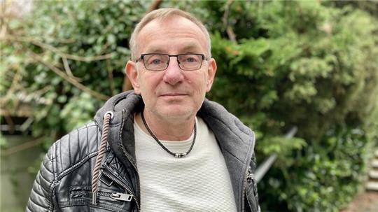 Bernd Siggelkow auf dem Gelände der Arche in Hamburg-Harburg. Foto: Markus Lorenz