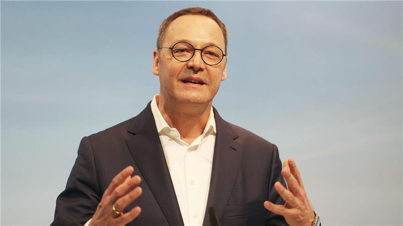 Ex-Stahlmanager übernimmt Bahn-Güterverkehrstochter DB Cargo Bernhard Osburg wird neuer Chef der Bahn-Güterverkehrstochter DB Cargo. (Archivbild)
