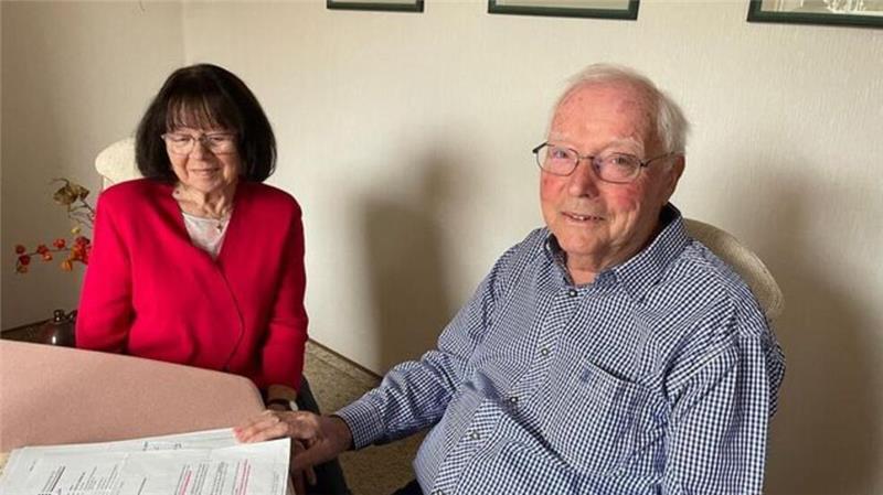Stress an der B73: Rentner soll eigenen Vorgarten kaufen Bernhard Ziegler und seine Lebensgefährtin Gerda Grabbe befürchten, dass sie ihre Zuwegung und Zufahrt verlieren.