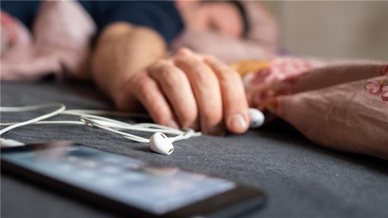 Beruhigende Melodien und Klänge können als Einschlafhilfe dienen.