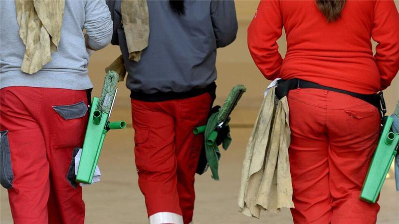 Mehr Lohn für Gebäudereiniger ab Januar Beschäftigte in der Gebäudereinigung bekommen mehr Geld. (Archivbild)