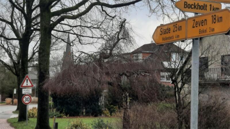 Besonders die L124 durch den Ort und Hollenbeck ist voller Schlaglöcher.