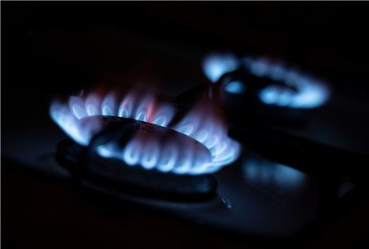 Besonders die steigenden Energiepreise machen vielen Bürgern zu schaffen. Eine Mehrheit der Buxtehuder Politik fordert daher die Einrichtung eines Energie-Härtefallfonds (Symbolbild). Foto: Marijan Murat/dpa