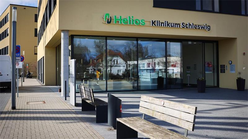 Kliniken rüsten nach – Hitzeschutz bleibt teures Problem Besonders hitzeempfindliche oder schwer erkrankte Patientinnen und Patienten werden am Helios Klinikum bei Bedarf in kühlere Bereiche verlegt. (Archivbild)