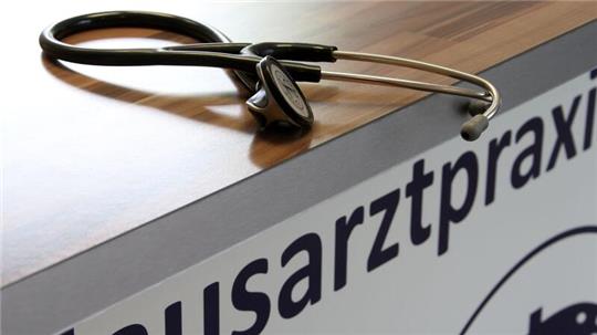 Bessere Arbeitsbedingungen sollen dazu beitragen, das Netz der Hausarztpraxen mit Blick auf eine kommende Ruhestandswelle zu erhalten.