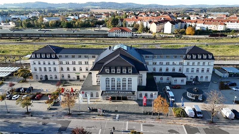 Bautzen gewinnt Auszeichnung zum „Bahnhof des Jahres“ Bestach die Jury mit seinem „hellen und offenen Innenleben“: Der Bahnhof Bautzen. (Foto Produktion)