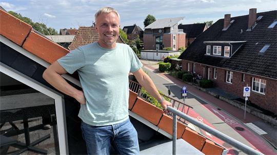Beste Lage: Der Turm von Jürgen Vieths steht mitten in Harsefeld.