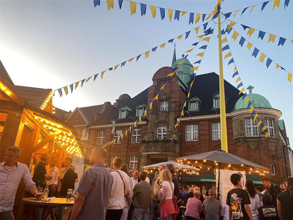 Bestes Wetter für das Buxtehuder Altstadtfest: Bei lauen Temperaturen zieht es d...