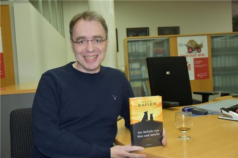 Bestsellerautor David Safier kurz vor der Lesung in der Kreissparkasse. Foto Felsch