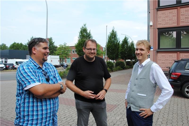 Sören Pellmann: Linke peilen Sprung in den Landtag an Besuch aus Leipzig: Sören Pellmann (Mitte) im Gespräch mit Benjamin Koch-Böhnke und Marlon Borchers (rechts). Foto: Stief