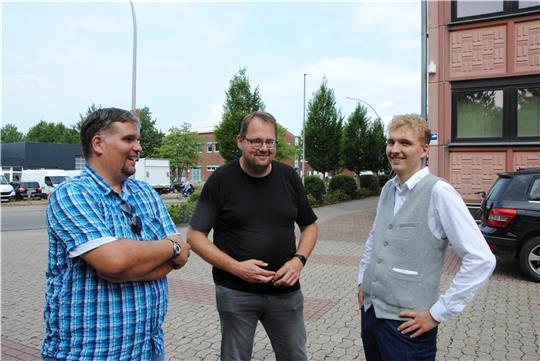 Besuch aus Leipzig: Sören Pellmann (Mitte) im Gespräch mit Benjamin Koch-Böhnke und Marlon Borchers (rechts). Foto: Stief