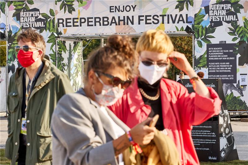 Besucher beim Reeperbahn Festival im Jahr 2020. Foto: Georg Wendt/dpa