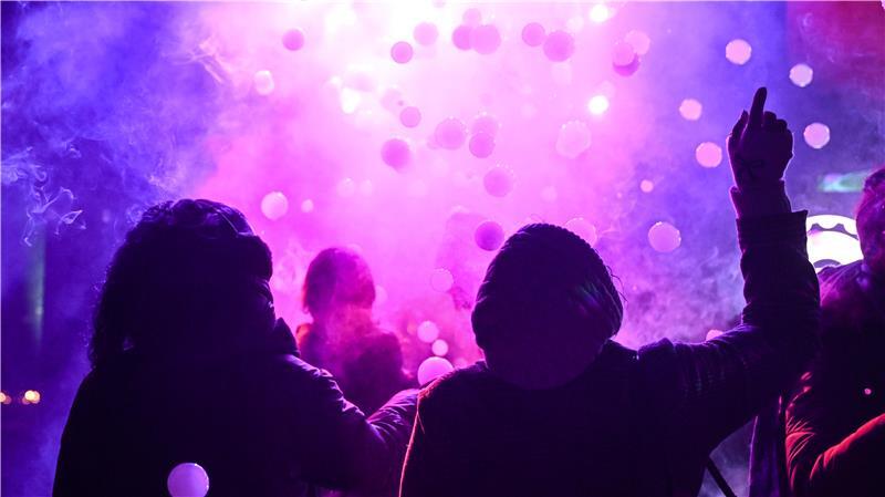 Besucher tanzen in einer Berliner Disco. (Symbolbild)