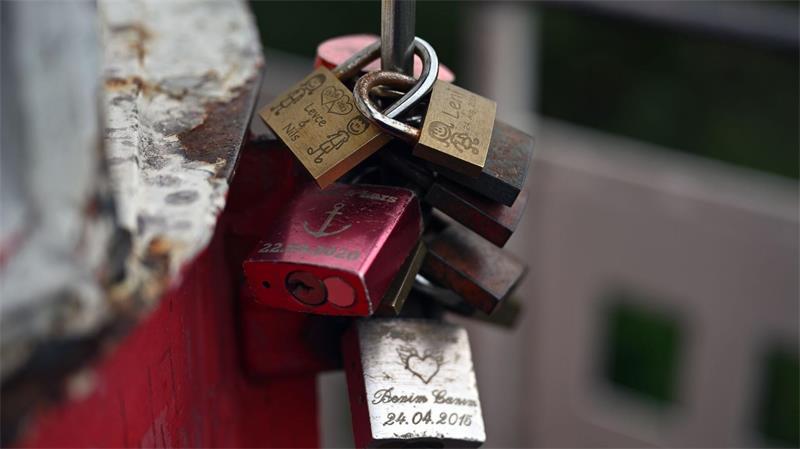 Hamburgs Leuchttürme – vom Kleinsten bis zum Ältesten Besucherinnen und Besucher nutzen den Turm, um sich zu verewigen.