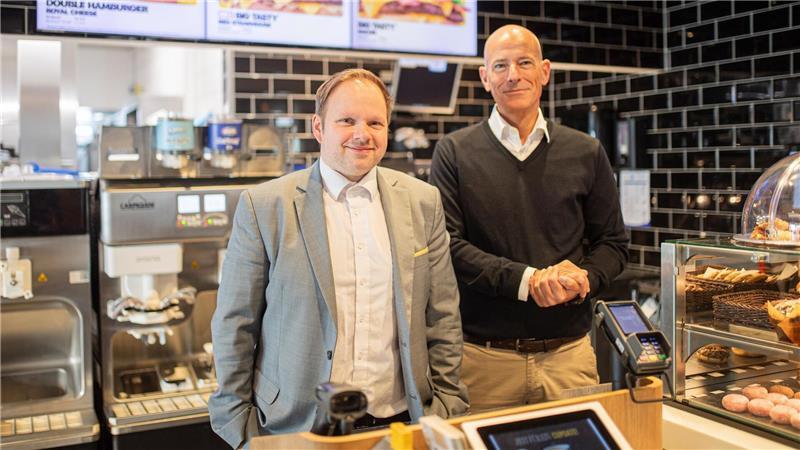 Warum Bremerhavens ältester McDonald‘s wochenlang geschlossen bleibt Betreiber Timo Reimann (rechts) der McDonalds-Filiale in der Stresemannstraße und Filialleiter Xaver Fischer.