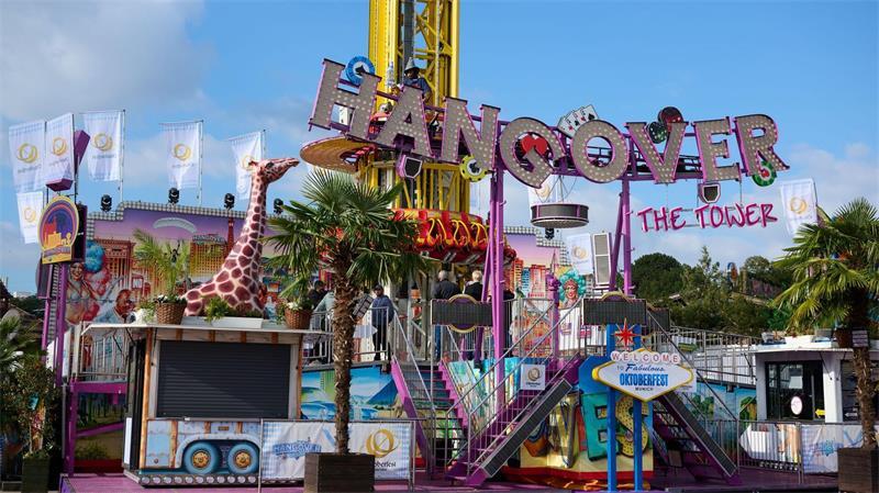 Todesfall auf der Wiesn - Wie konnte das passieren? Betreiber und Mitarbeiter des Fahrgeschäfts zeigten sich schockiert.