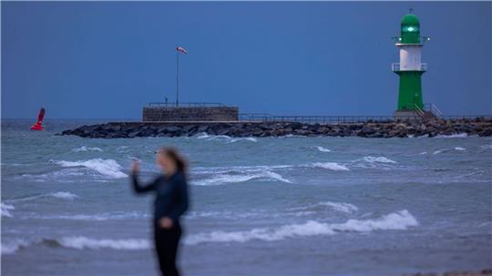 Betroffen vom jüngsten Fischsterben war die Küste von Markgrafenheide, Hohe Düne, Warnemünde bis Heiligendamm. (Archivbild)