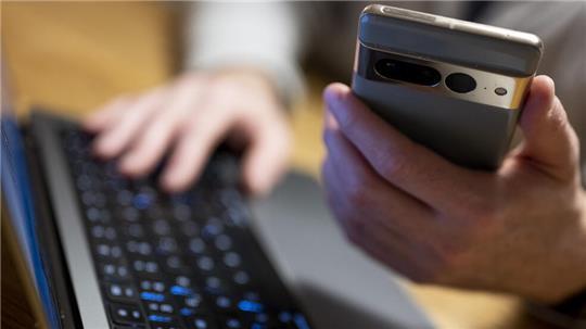 Betrüger lassen sich immer wieder neue Masche einfallen, um über Online-Banking an das Ersparte von Opfern zu kommen.
