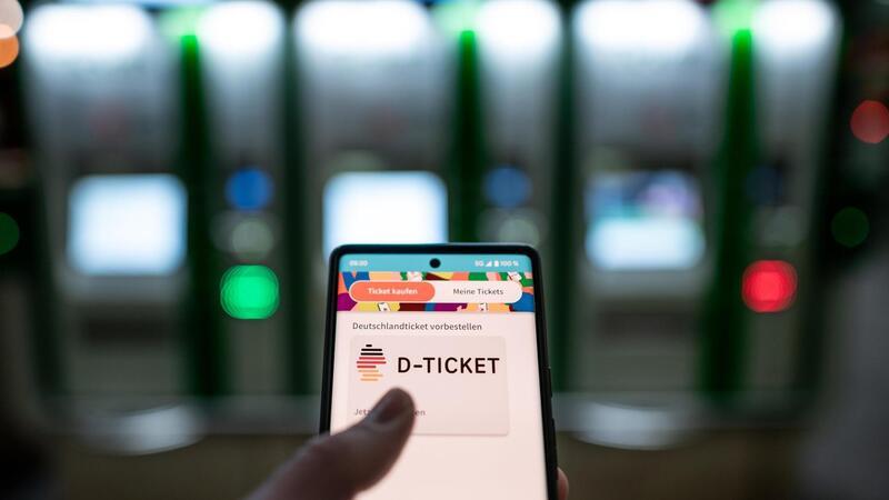 Ärger ums Deutschlandticket: Kriminelle betrügen mit falschen Kontodaten Betrug mit dem Deutschandticket: Deutschlandweit klagen Verkehrsbetriebe über Schäden.