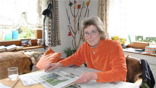 Bettina Kube kommt ohne Internet aus - allerdings hat sie es im Alltag mit Behörden oft schwer. Von Online-Shopping hält die 60-Jährige nichts, sie kauft lieber im Geschäft und hält die Ware direkt in Händen.