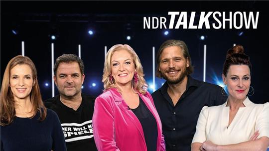 Bettina Tietjen mit Anja Reschke, Martin Rütter, Sebastian Ströbel und Julia Niharika.